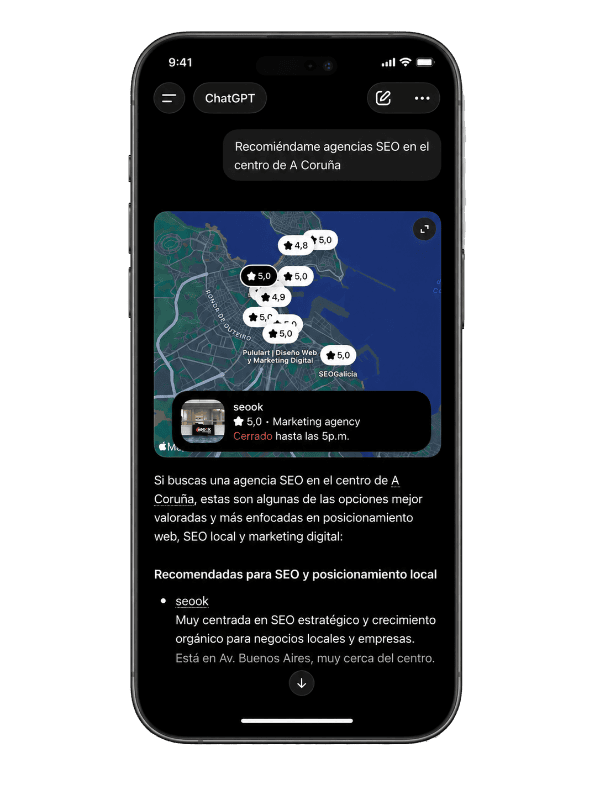 iPhone con una respuesta de ChatGPT recomendando SEOOK como agencia SEO en A Coruña